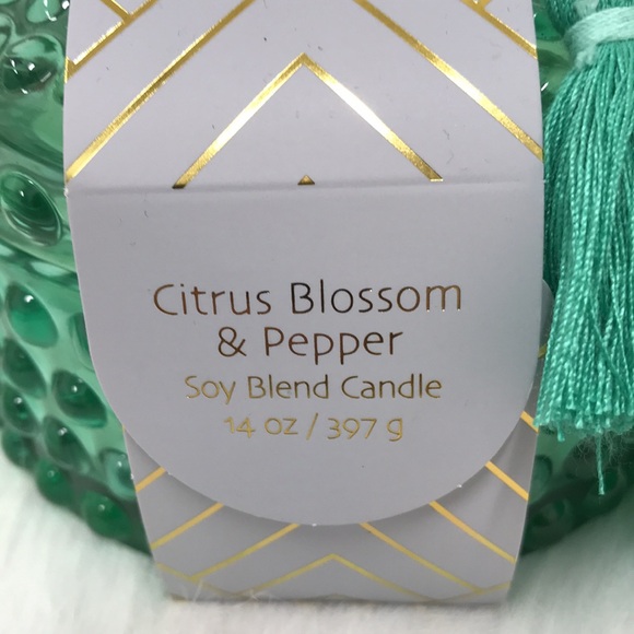 House of Harlow 1960 Citrus Blossum & Pepper Soy Blend 3 Wick Candle 14 oz - Picture 2 of 5